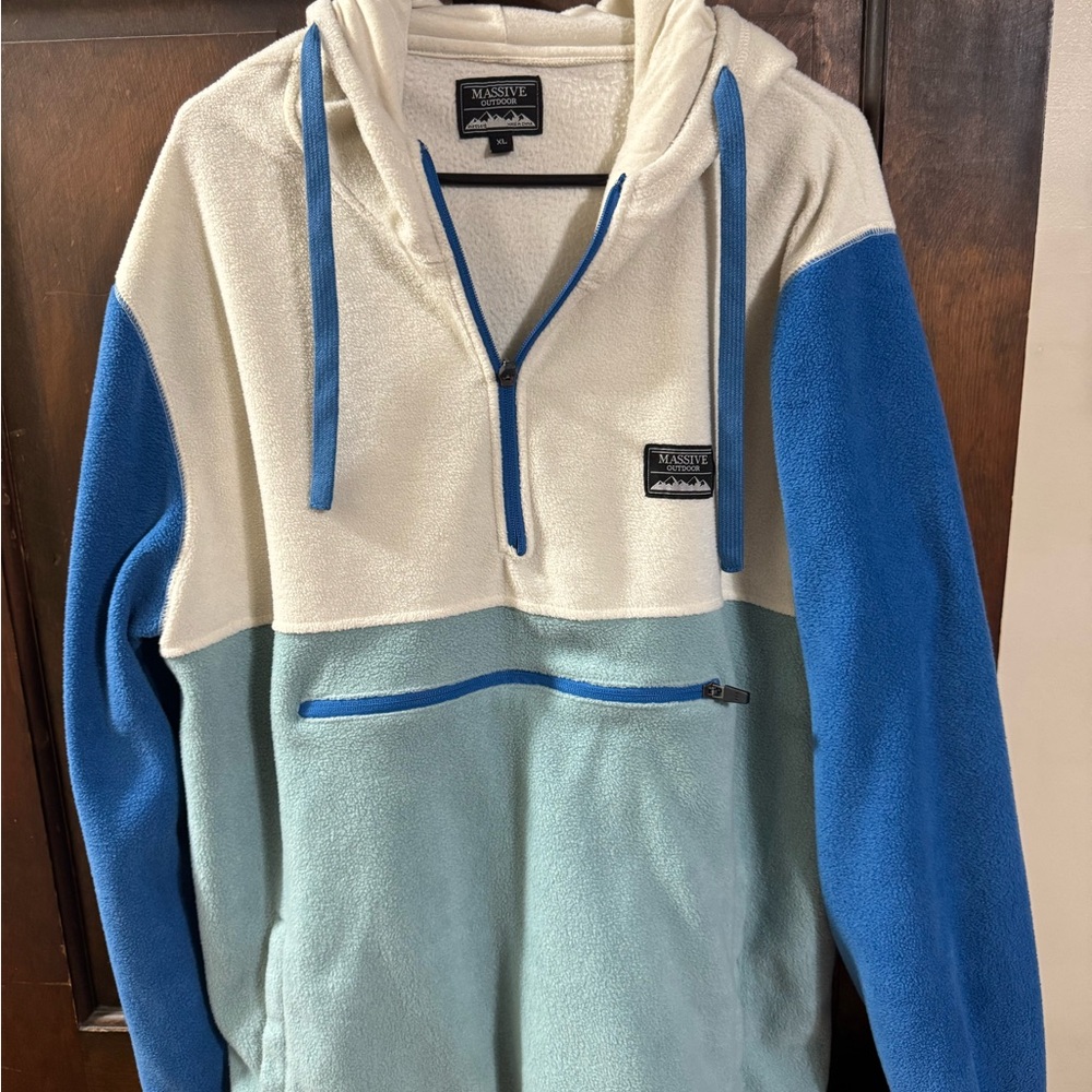 Massive Outdoor Men's Blue and White Fleece Hoodie